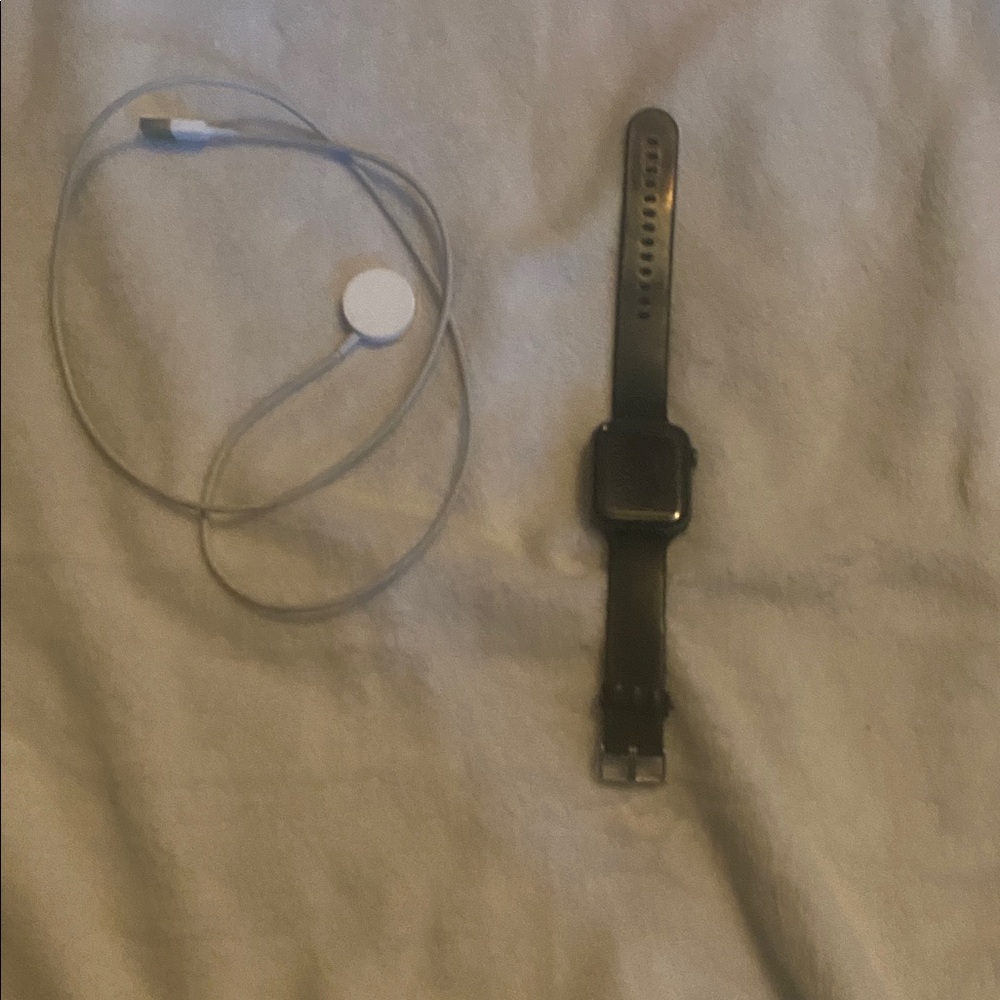 Apple Watch Series 6 44MM little scratch, but can’t barely see them no cracks